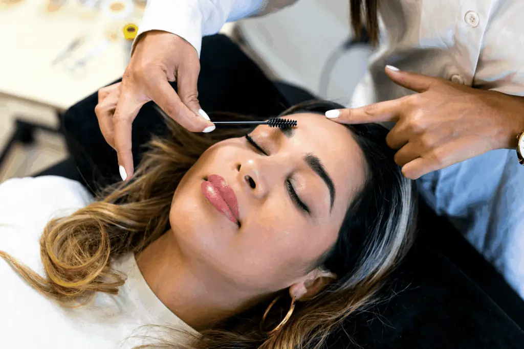 Obtenir des sourcils parfaitement dessinés grâce à une experte à Millery près de Montagny